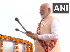 
      
      PM Modi arrives in Maharashtra; prays at Jagdamba Ma temple
      
      