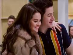 
      
      David Henrie expresses gratitude to Selena Gomez
      
      