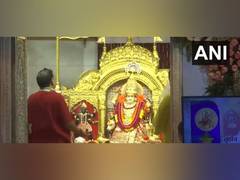 
      
      Delhi: Aarti performed at Jhandewalan Mata Temple on 4th day
      
      