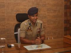 
      
      J-K: Three-tier security arrangment for counting day
      
      