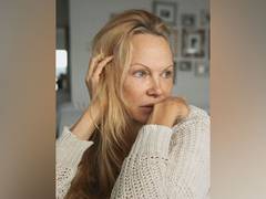 
      
      Pamela Anderson opens up about battling depression in past
      
      