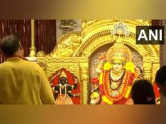 
      
      Aarti performed at Jhandewalan Mata Temple on 6th day of Navratri
      
      