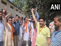 
      
      BJP workers celebrate Krishan's win from Jind
      
      