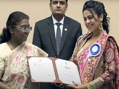 
      
      70th National Film Awards: Manasi Parekh gets teary-eyed 
      
      