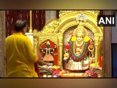 
      
      Aarti performed at Jhandewalan Temple on 7th day of Navratri
      
      