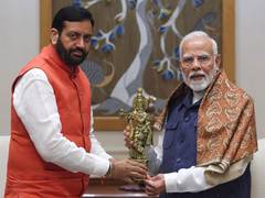 
      
      PM Modi meets Haryana’s CM Nayab Singh Saini
      
      