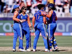
      
      India captain Harmanpreet Kaur wins toss, decides to bat first 
      
      