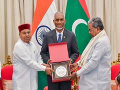 
      
      Karnataka Governor hosts Maldivian President, First Lady
      
      