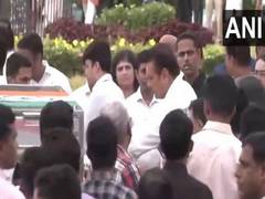 
      
      Former cricketer Ravi Shastri pays last tributes to Ratan Tata
      
      
