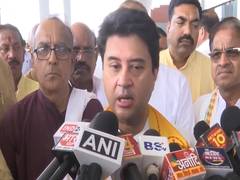 
      
      Scindia requests MP's women to give Raut 