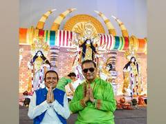 
      
      Philanthropist Dr Dinesh Shahra Seeks Divine Blessings at Mumbai
      
      