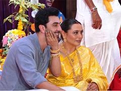 
      
      Ranbir Kapoor, Rani Mukerji pose together at Durga Puja pandal
      
      