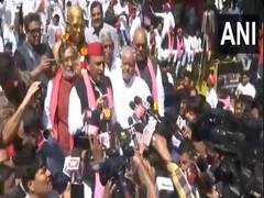 
      
      BJP denying permission to pay tribute to JP: Akhilesh
      
      