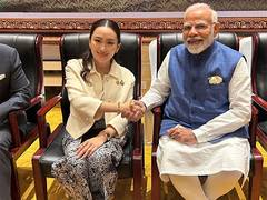 
      
      PM Modi, Thailand counterpart Shinawatra discuss bilateral ties
      
      