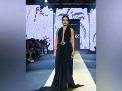 
      
      Bhumi Pednekar ramp walks for Richa Khemka
      
      