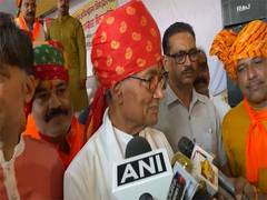 
      
      MP: Former CM Digvijaya Singh performs Shastra Puja in Indore
      
      