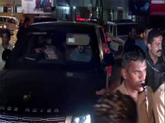 
      
      Baba Siddique shot dead in Mumbai: Salman Khan, Shilpa...
      
      