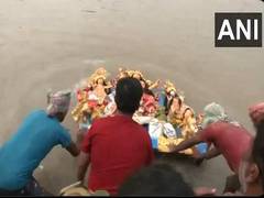 
      
      Idols of goddess Durga immersed in various parts of country
      
      