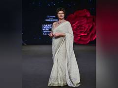 
      
      Sushmita Sen dazzles in ivory saree at LFW X FDCI Day 5
      
      