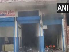
      
      UP: Protestors torch shops, hospitals in Bahraich
      
      