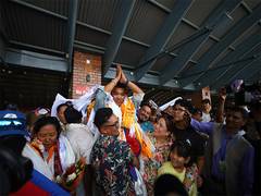 
      
      Climbers Nima Rinji, Dawa Yangzum receive welcome in Nepal
      
      