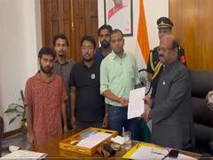 
      
      WB Governor recieves memorandum from Junior Doctor’s front on the
      
      
