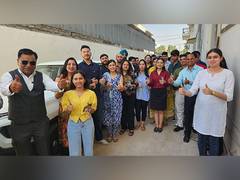 
      
      M.K. Bhatia Gifts 15 Cars to Employees (Celebrities) 
      
      