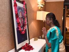 
      
      President Droupadi Murmu pays tributes to Ex-President
      
      