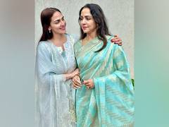
      
      Esha Deol pens adorable birthday wish for mother Hema Malini
      
      