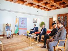
      
      Odisha CM interacts with Kumar Mangalam Birla at Investors Meet
      
      