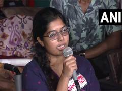 
      
      CM Mamata invites junior doctors to meet her at Nabanna on Oct 21
      
      