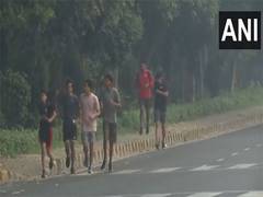 
      
      Layer of fog engulfs Delhi; AQI drops to 454 in Anand Vihar area
      
      