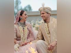 
      
      Karwa Chauth diaries: Kiara Advani flaunts her minimal mehendi
      
      