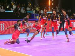 
      
      PKL: Clinical Gujarat Giants defeat Bengaluru Bulls
      
      