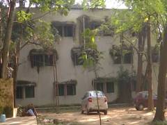 
      
      Junior doctor dies after falling from 3rd floor of Jharkhand host
      
      