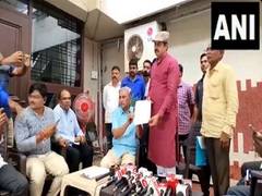 
      
      Karnataka: BJP MLC Yogeshwar thinking to contest as independent
      
      