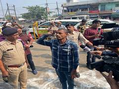 
      
      Following court’s bail condition man salutes Tricolour in Bhopal 
      
      