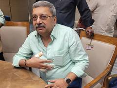 
      
      TMC MP Kalyan Banerjee breaks glass following heated exchanges during JPC meet
      
      