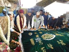 
      
      Pakistan's Charge d'Affaires to India lays chaddar at shrine
      
      