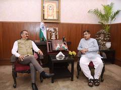 
      
      Himachal Pradesh CM discusses road, bridge, ropeways projects 
      
      