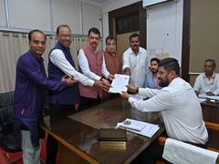 
      
      Devendra Fadanvis files nomination from Nagpur South West
      
      