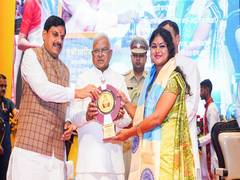 
      
      Governor, CM transfer Rs 324 cr to 54 lakh students for unifrom
      
      