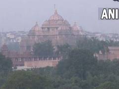 
      
      Delhi records slightly better air quality, pollution still high
      
      