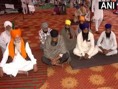 
      
      Punjab: Farmers continue their protest for second day
      
      