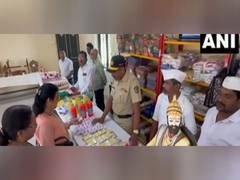 
      
      Nashik Central Prison inmates prepare Diwali products 
      
      