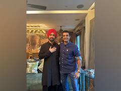 
      
      Diljit Dosanjh visits BJP spokesperson Jaiveer Shergill in Delhi
      
      