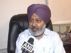 
      
      Punjab minister submit memorandum to governor over paddy issue
      
      
