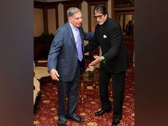 
      
      Big B recalls how Ratan Tata once asked to borrow money
      
      