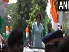 
      
      Priyanka Gandhi Vadra holds roadshow in Wayanad 
      
      