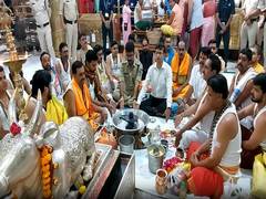 
      
      Special pujan perfromed at Mahakal Temple on Dhanteras 
      
      